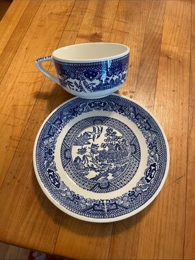 Blue Willow Porcelain Tea Cup and Saucer Set
